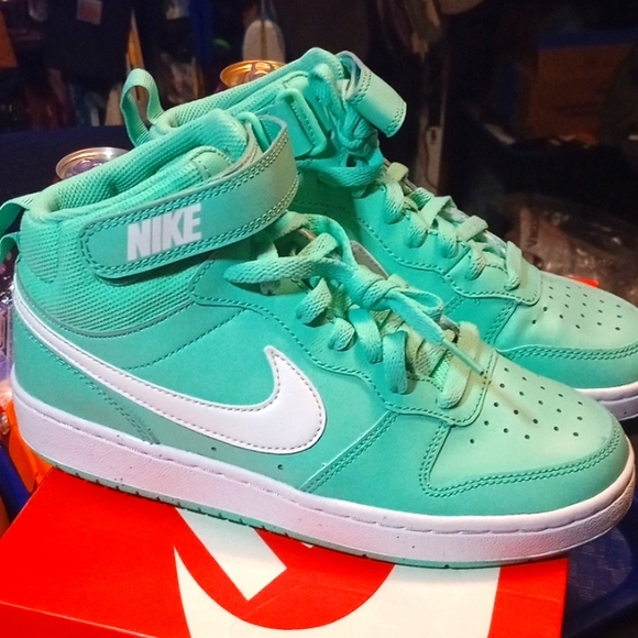 Nike Court Borough Mid 2, NWT, Emerald Green/White Sz.Y 5.5, W. 7.5, M. 6